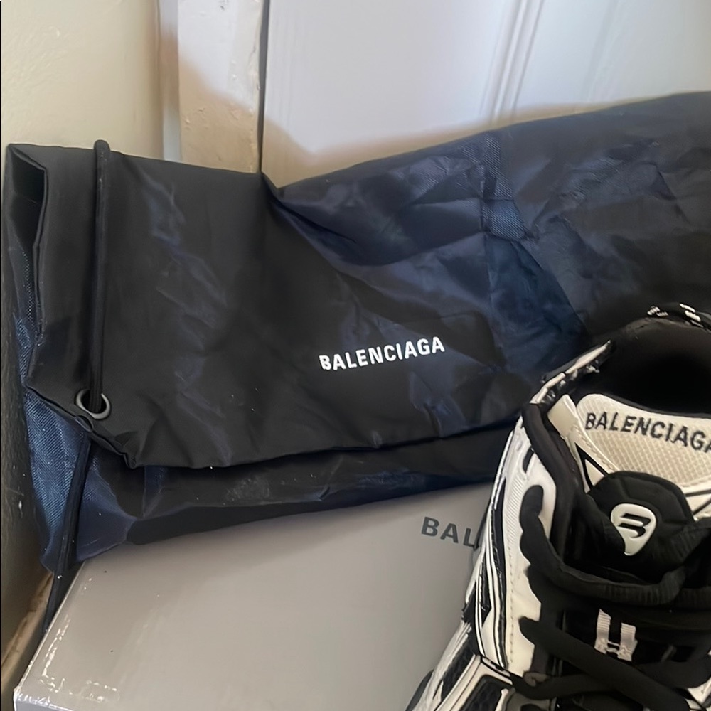 Balenciaga Black and White Sneakers - Picture 3 of 3